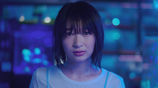 黒いシャツを着ている女性

中程度の精度で自動的に生成された説明