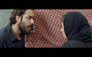 椅子に座っている男

低い精度で自動的に生成された説明